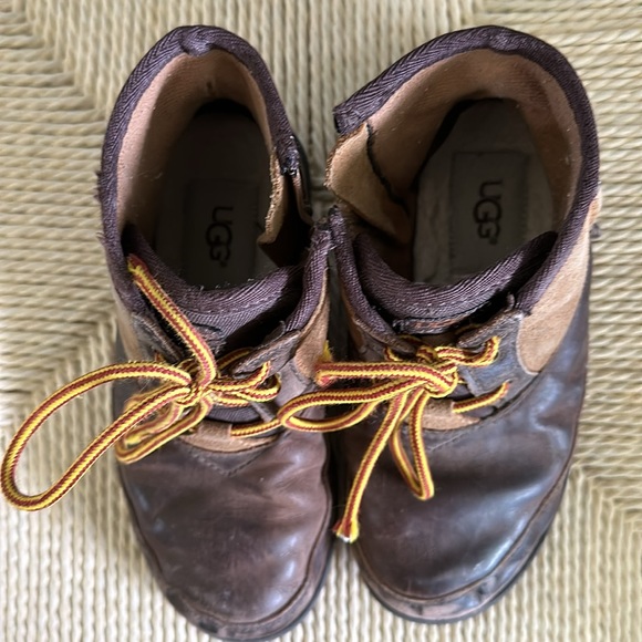 Ugg Bradley Leather Boot for Boys - Picture 5 of 5